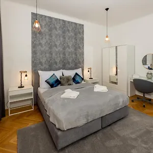 Delightful 1 Bedroom Near Schoenbrunn And Westbahnhof With Big Porch Viena